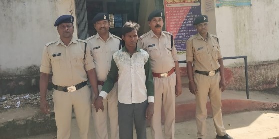 CG CRIME NEWS : बहन ने पिता से माँगा जमीन में हिस्सा, तो भाई ने चाक़ू गोदकर कर दी हत्या, गिरफ्तार