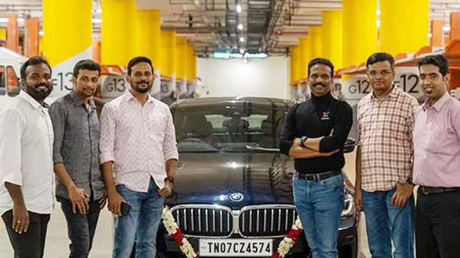 वफादारी और प्रतिबद्धता का सम्मान : IT कंपनी ने कर्मचारियों को इनाम में दी BMW कार