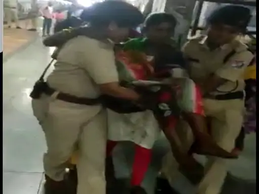राजधानी के रेलवे स्टेशन में दर्द से चिल्लाती रही प्रेग्नेंट महिला, मौके पर पहुंची RPF पुलिस ने पहुंचाया अस्पताल 