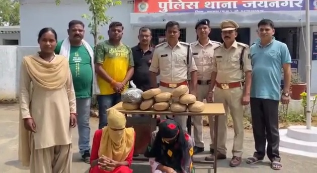 CG NEWS : नशे के खिलाफ पुलिस को एक और सफलता, लाखों के गांजा के साथ दो सगी बहने गिरफ्तार 