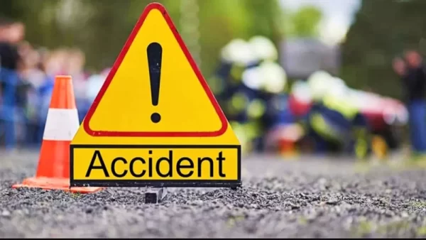 CG ACCIDENT NEWS : बुलेरों वाहन ने बाइक सवारों को पीछे से मारी जोरदार ठोकर, पति की मौत, पत्नी और बच्चे की हालत गंभीर 