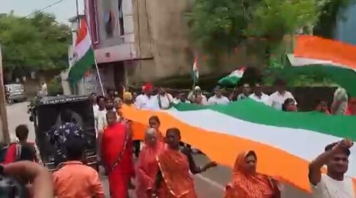 RAIPUR NEWS : देशभक्ति गीतों से झूम उठा रायपुर, जब कांग्रेस कमेटी द्वारा निकाली गई 'आजादी की गौरव यात्रा', देखें वीडियो 