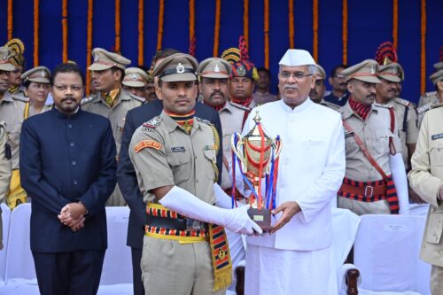 CG NEWS : स्वतंत्रता दिवस परेड में केन्द्रीय बलों में सीमा सुरक्षा बल और राज्य बलों में छत्तीसगढ़ सशस्त्र बल की पुरूष टुकड़ी को मिला प्रथम पुरस्कार