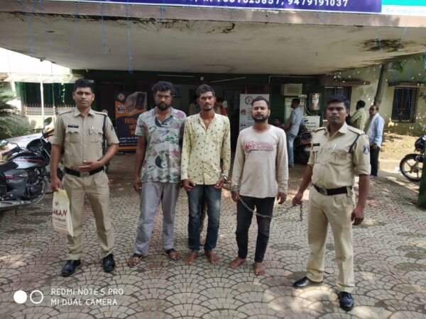 RAIPUR CRIME NEWS : दही हांडी कार्यक्रम में हुआ विवाद, तीन युवकों ने एक को बेरहमी से पीटा, फिर चाकू मारकर हुए फरार, अब तीनों गिरफ्तार 