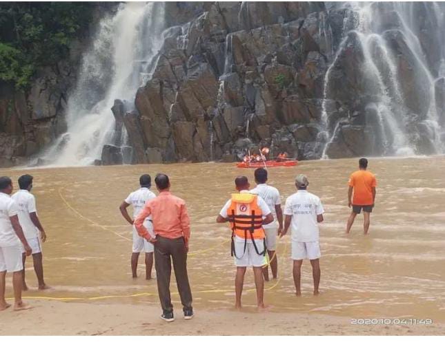 CG NEWS : रमदहा जलप्रपात में डूबने से 6 लोगों की मौत, मुख्यमंत्री शिवराज ने 4-4 लाख मुआवजे का किया ऐलान 