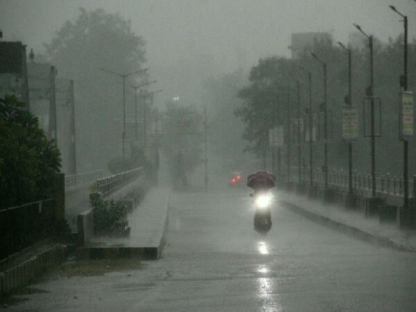 CG WEATHER UPDATE : छत्तीसगढ़ में बारिश को लेकर मौसम विभाग ने जारी किया अलर्ट, राजधानी में छाए बादल, गरज-चमक के साथ ओले पड़ने की संभावना 