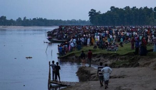BIG NEWS : नदी में पलटी नाव, अब तक 50 लोगों की मौत, कई दर्जन से अधिक लोग लापता