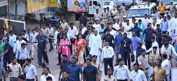 CM BHENT MULAQAT : मुख्यमंत्री बघेल के रोड शो में उमड़ा जनसैलाब, एक झलक पाने बेताब दिखे लोग, हुआ भव्य स्वागत