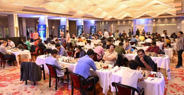 Chess Tournament : इंटरनेशनल ग्रैंडमास्टर्स चेस टूर्नामेंट के दूसरे दिन भी चलता रहा शह और मात का खेल, इंटरनेशनल प्लेयर्स को भाई छत्तीसगढ़ की संस्कृति