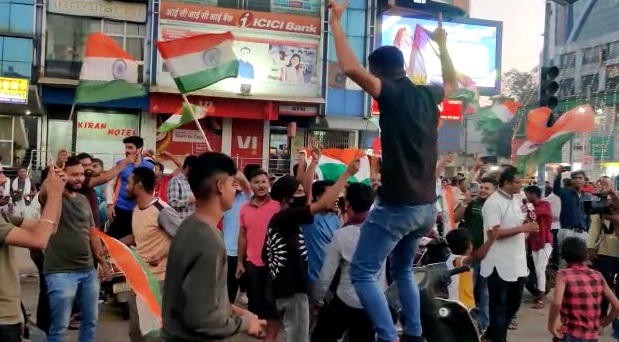 RAIPUR BREAKING : भारत की शानदार जीत पर रायपुर में जश्न का माहौल, देखें VIDEO  