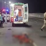 CG ACCIDENT NEWS : तेज रफ्तार ट्रेलर ने बाइक सवार को रौंदा, युवक के शरीर के उड़े चिथड़े, गुस्साए लोगों ने किया चक्काजाम