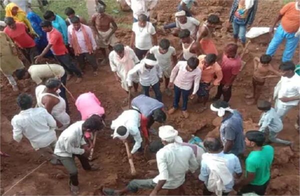 ACCIDENT NEWS : मिट्टी का टीला ढहने से तीन बच्चियों समेत छह की मौत, पसरा मातम 