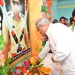 CG NEWS : मुख्यमंत्री बघेल ने नक्सली मुठभेड़ में शहीद SI दीपक को दी श्रद्धांजलि, परिजनों से की मुलाकात