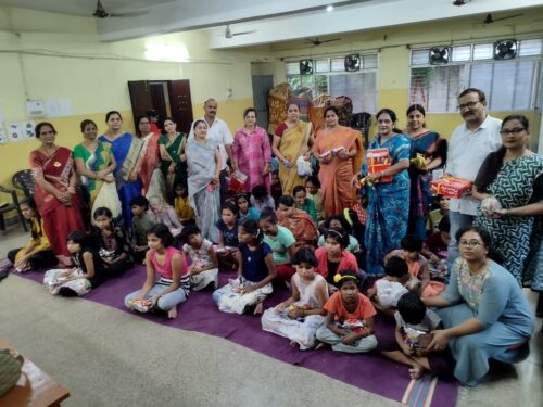 RAIPUR NEWS : जिंदगी ना मिलेगी दोबारा सेवा भावी संस्था के सदस्यों ने नेत्रहीन बच्चों के साथ बांटी दीपावली की खुशियां  