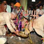CG NEWS : मुख्यमंत्री निवास में पारंपरिक हर्षोल्लास के साथ मनाया गया गोवर्धन और देवारी तिहार, सीएम बघेल ने सपरिवार पूजा कर गौ-माता को खिलाई खिचड़ी 