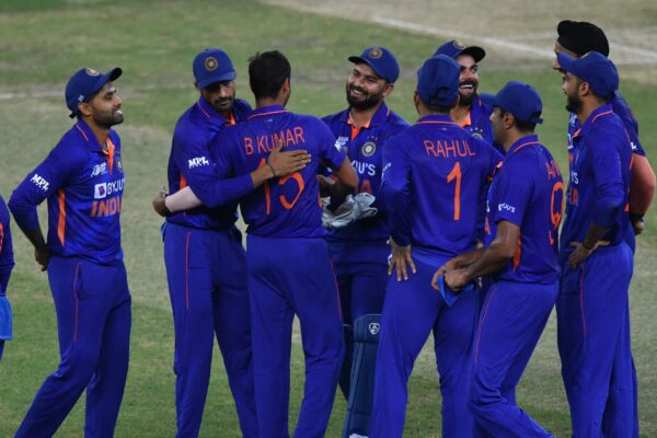 India vs South Africa T20 : भारत ने दक्षिण अफ्रीका को दिया 238 रनों का विशाल लक्ष्य, ब्रेक के बाद फिर से शुरू हुआ खेल, एक ही ओवर में अर्शदीप ने दिए दो झटके