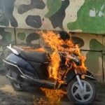 CG NEWS : शोरूम में सर्विसिंग नहीं मिलने से नाराज युवक ने जला दी गाड़ी, मचा हड़कंप, देखें VIDEO  