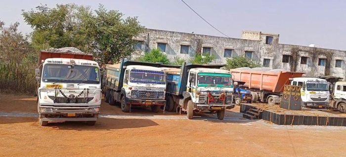 CG News : Major action of Mineral and Police Department: 36 vehicles seized while transporting illegal minerals in the district