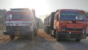 CG News : Major action of Mineral and Police Department: 36 vehicles seized while transporting illegal minerals in the district