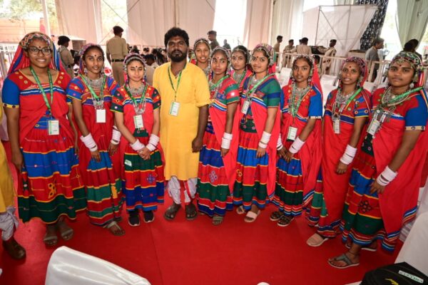 National Tribal Dance Festival : तेलंगाना के आदिवासी कलाकारों ने छत्तीसगढ़ सरकार का किया धन्यवाद, बोले - पहली बार आदिवासियों को मिला इतना बड़ा मंच