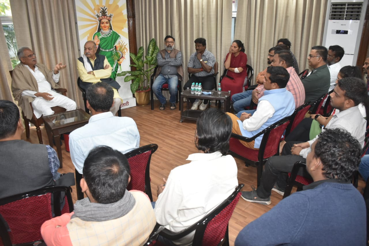 CG News : Journalists of the capital met the CM, demanding strict action against those threatening women journalists, the Chief Minister ordered strict action