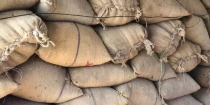 Raipur News: Attempt to consume 42 quintals of illegal paddy from farmer's account, officials ordered investigation by seizing paddy