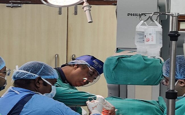 CG News : Mekahara's junior doctors did amazing work, performed aortic repair operation, saved the lives of two patients