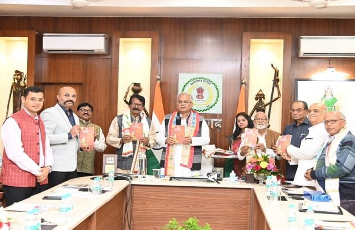 CG News: CM Baghel honored 13 litterateurs on Chhattisgarhi Official Language Day