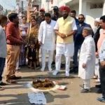 CG News: MLA Juneja and Councilor Kamran Ansari performed Bhumi Pujan of 1.34 crore road asphalting work