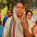 CG ByElection: Congress candidate Savitri Mandavi voted, 6 thousand soldiers deployed in 56 polling booths with tight security