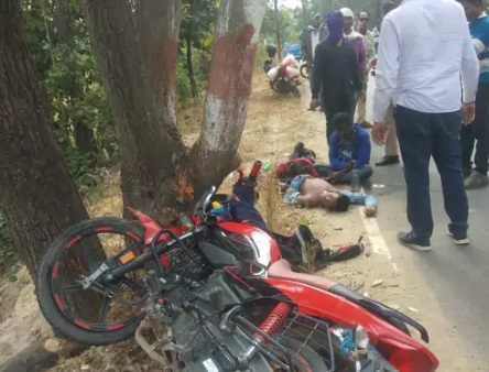  CG ACCIDENT NEWS : तेज रफ्तार पिकअप वाहन ने बाइक सवार तीन युवकों मारी जोरदार ठोकर, एक की मौत, 2 की हालत गंभीर, पिकनिक मनाकर लौट रहे थे घर