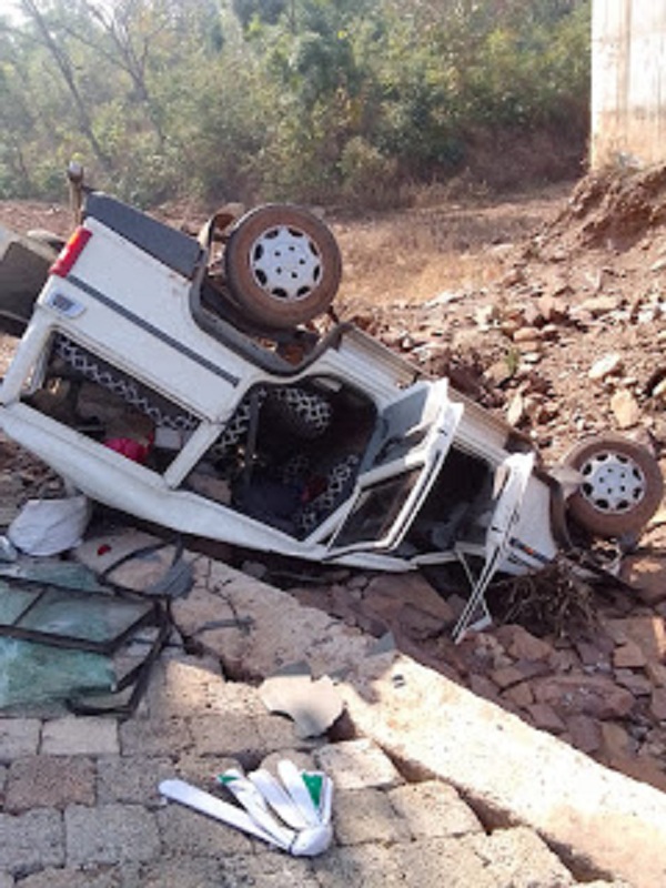 Big Accident: Bolero fell down from under-construction bridge, one killed, 6 seriously injured