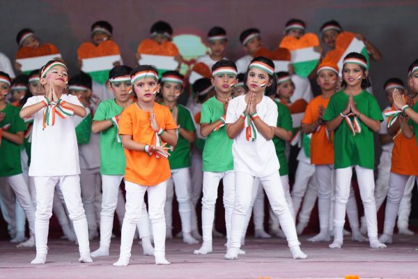 RAIPUR NEWS : 'द रेडियंट वे स्कूल रायपुर में मनाया गया 31वाँ वार्षिकोत्सव, बच्चों की मनमोहक प्रस्तुति देख मंत्रमुग्ध हुए दर्शक