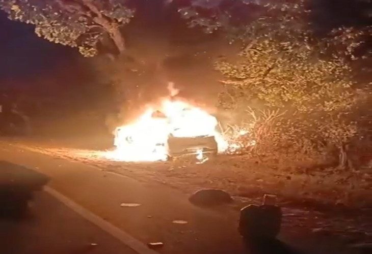CG Accident: Car caught fire after hitting a tree, 2 dead, 4 in critical condition