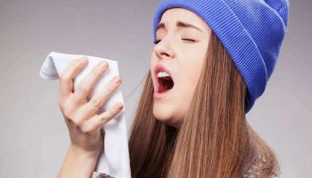 Nose In Cold: Troubled by runny nose and sneezing in winter? So protect yourself with these home remedies