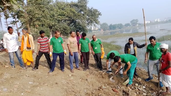 Green army: Green Army started the Gajraj dam cleaning campaign - One person one blast