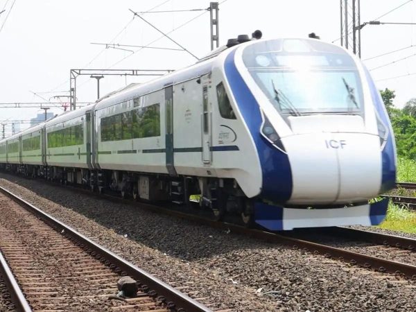 CG BREAKING : वंदे भारत एक्सप्रेस के स्वागत के दौरान बड़ा हादसा, ट्रेन से कटने से सुरक्षा में लगे जवान की मौत