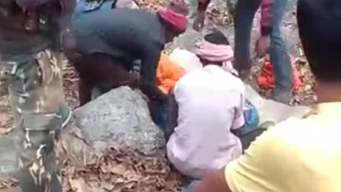 CG CRIME NEWS : पत्थर से सिर कुचलकर पुजारी की हत्या, मंदिर से 100 फीट दूर मिली लाश   