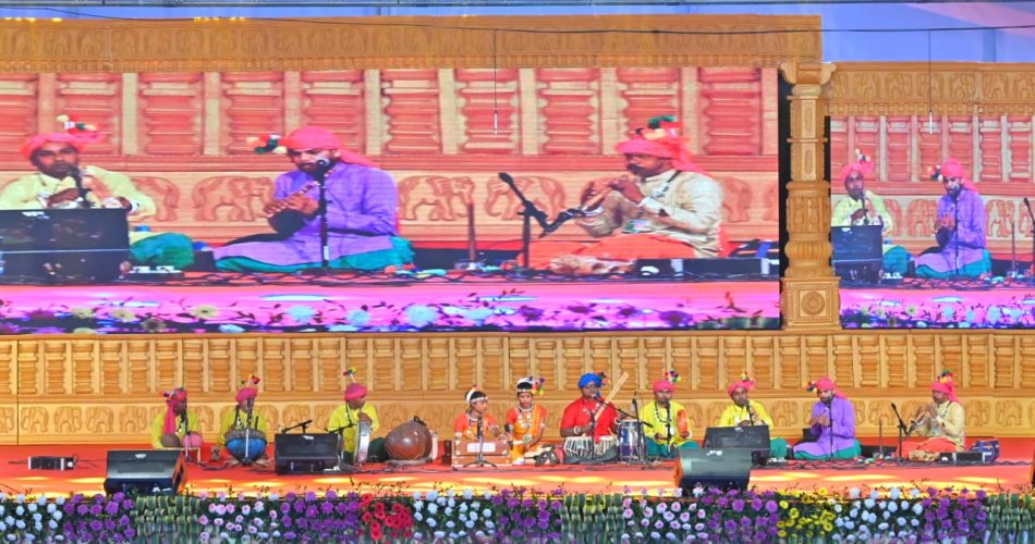 On the last day of the State Level Youth Festival, there was tremendous enthusiasm and enthusiasm among the youth, the audience danced with the performance of the rock band.