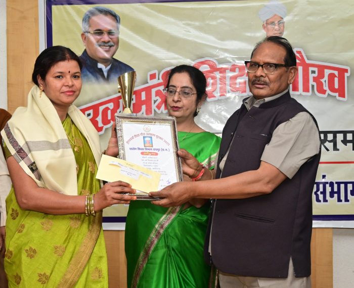 RAIPUR NEWS: Education Minister Tekam honored teachers, 31 teachers received Chief Minister's Education Pride Alankaran Award