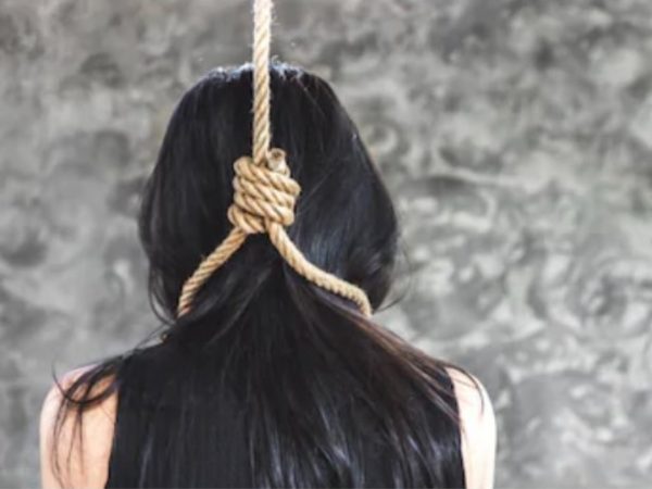 CG NEWS : प्रेग्नेंट महिला ने की आत्महत्या, पंखे से लटकती मिली लाश, सदमे में परिवार 