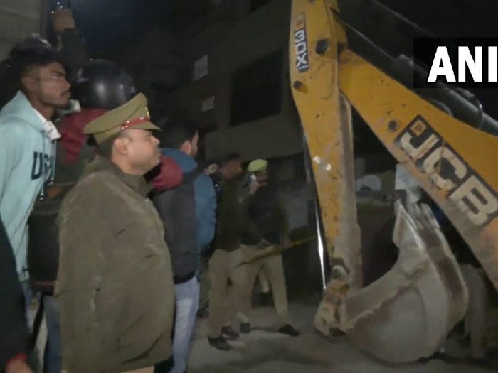 BIG NEWS : Building collapse in Lucknow created panic, 3 dead, rescue work underway