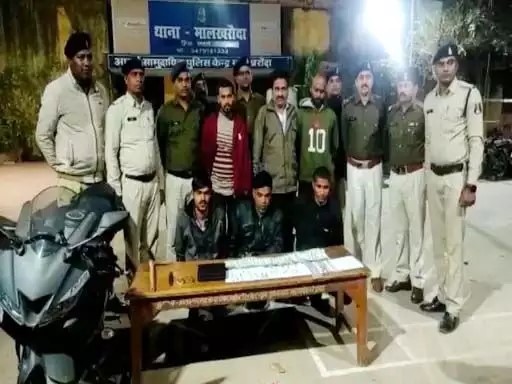 CG CRIME NEWS: All the accused who crossed 6 lakh including gold and silver jewelery in an empty house were arrested by the police