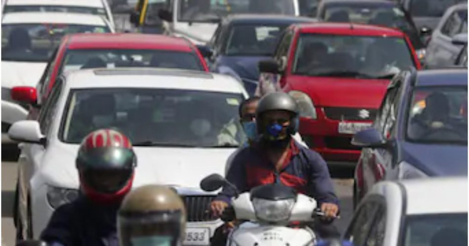 BIG NEWS : राजधानी में पेट्रोल-डीजल वाहनों पर लगा प्रतिबंध, इतने दिनों तक सड़कों पर नहीं चल सकेगी गाड़ियां, पकड़े जाने पर 20 हजार रुपये का जुर्माना 