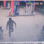 CG NEWS : पेट्रोल पंप में बाइक सवार तीन युवकों ने चलाई गोली, देखें CCTV फुटेज, आरोपियों का सुराग देने वाले को मिलेंगे 50,00 रूपये 