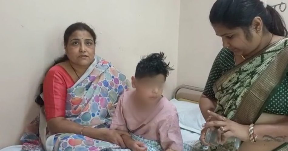 CG NEWS : मांझे की चपेट में आया स्कूटी पर जा रहा बच्चा, कटा गला, हालत गंभीर 