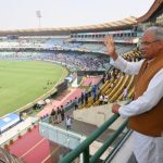 RAIPUR NEWS : सीएम बघेल ने स्टेडियम में दर्शकों के साथ लिया वनडे मैच का मजा 