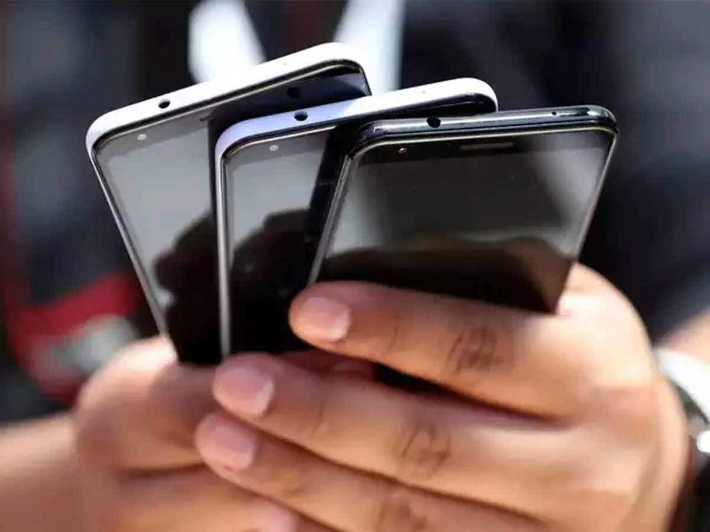 झारखंड : गर्लफ्रेंड का खर्चा उठाने के लिए नाबालिग करता था चोरी, 97 मोबाइल बरामद - Jharkhand: Minor used to steal to meet girlfriend's expenses, 97 mobiles recovered