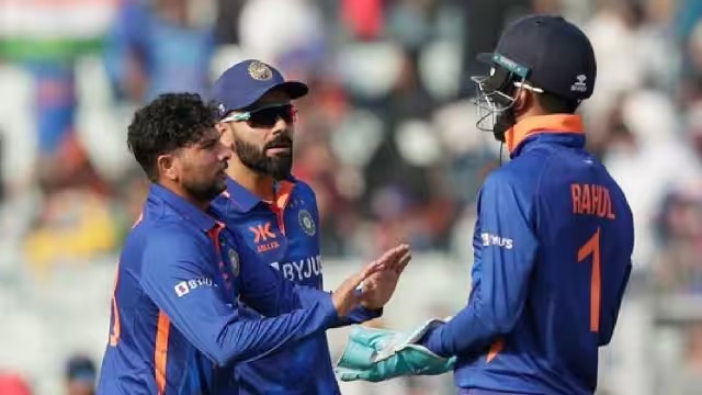 IND vs SL 2nd ODI: Sri Lanka team piled on 215 runs due to excellent bowling by Team India