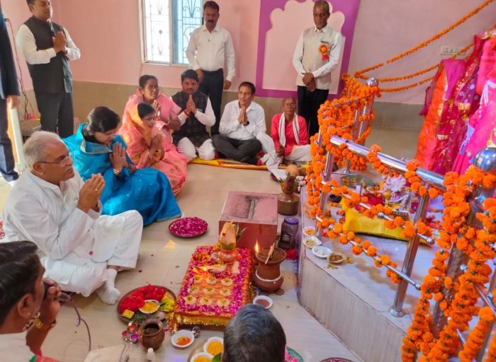 CG NEWS: CM Bhupesh Baghel worshiped Mata Bahadur Kalarin and wished for the happiness, prosperity and prosperity of the people of the state.